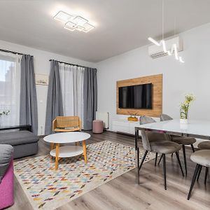 Venus Apartments - King Street V - Balcony